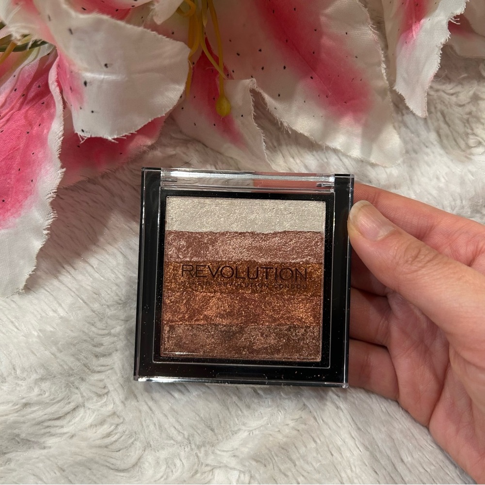 Makeup Revolution - Vivid Shimmer Brick in Rose Gold